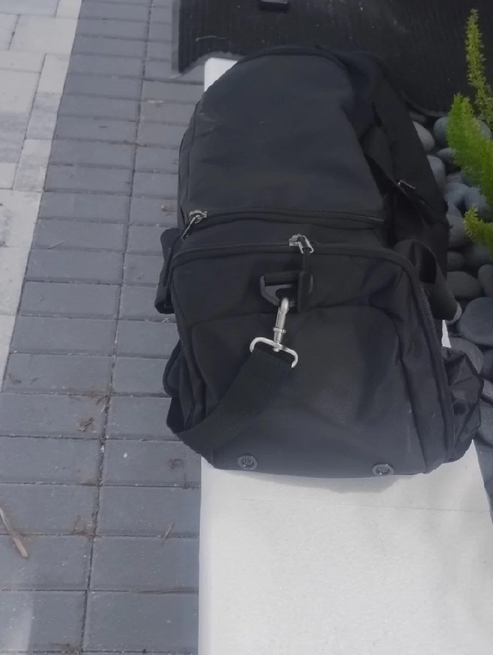 Classic Black Men's Duffel Bag with Multiple Pockets